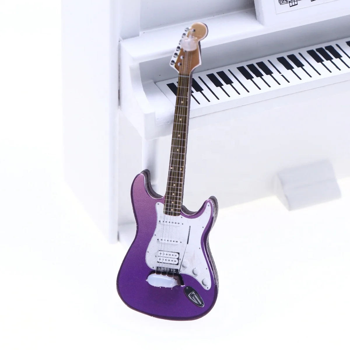 Doll house mini simulation electric guitar OB11 pop guitar miniature scene props Fitting model