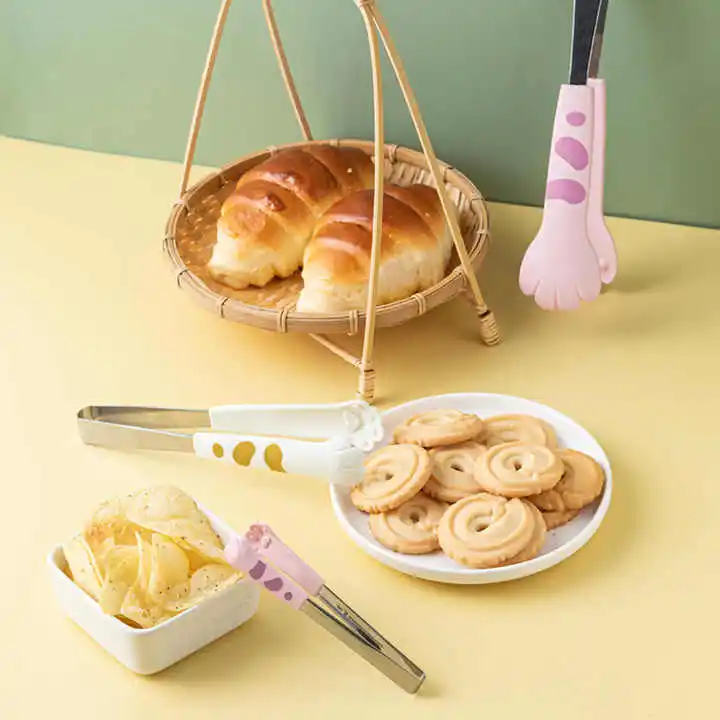OWNSWING Hot sales Japanese cat claw shaped food tongs cute cartoon silicone barbecue tongs kitchen tools