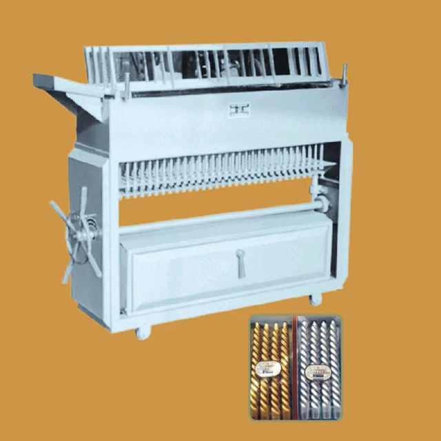 Machine For Making Candle / Candle Making Machine On Sale / Manual Sprial Candle Making Machine
