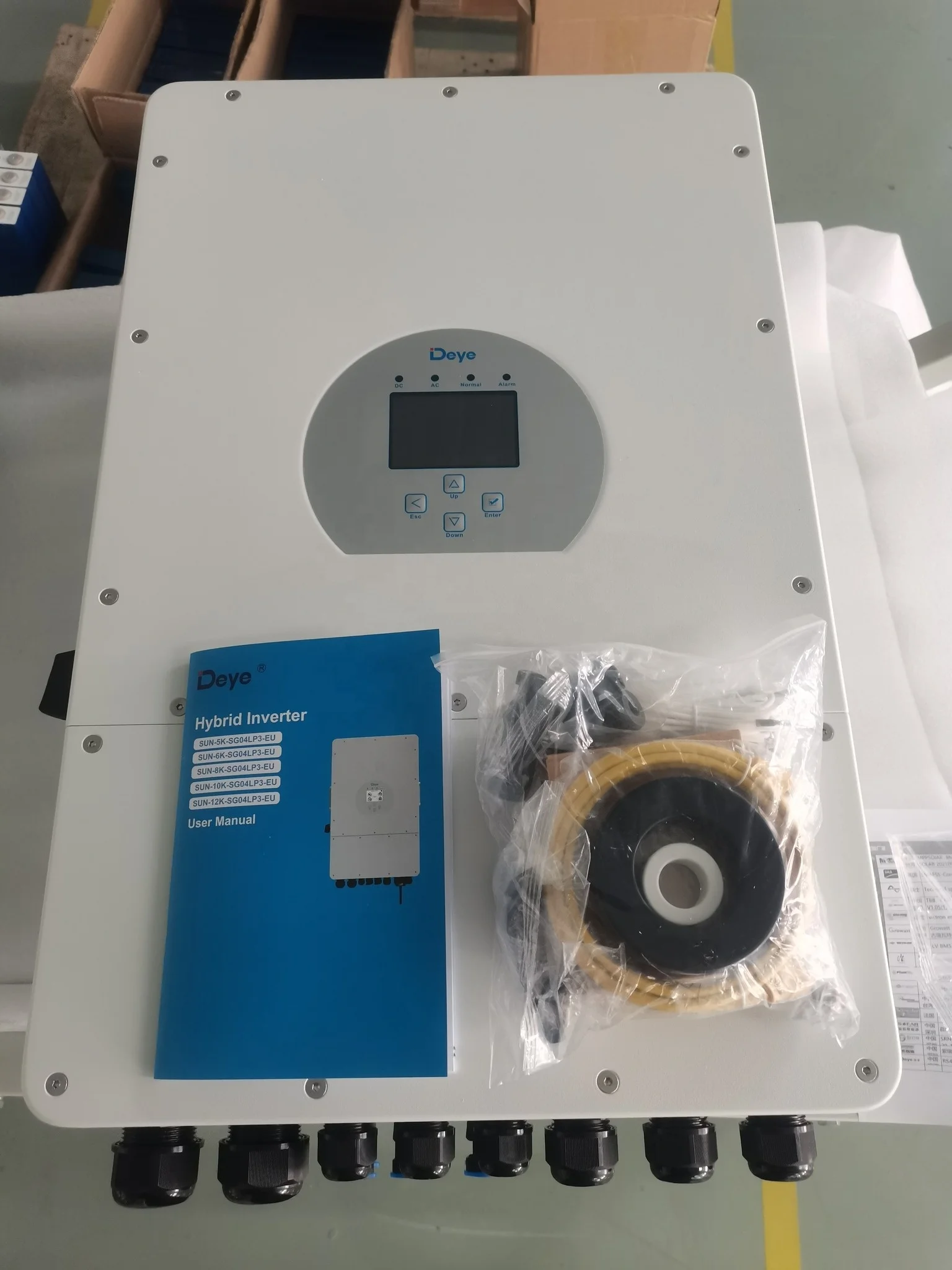 In Stock Deye 5KW 8KW 10KW 12KW Three Phase Single Phase Hybrid Solar Inverter With MPPT Charge Controller