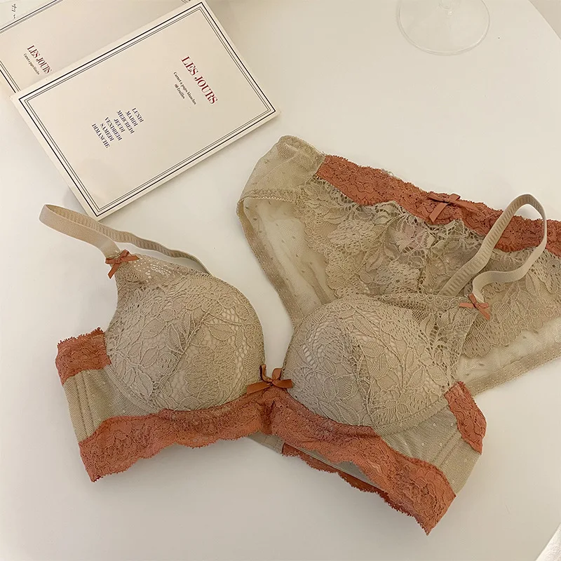 French Gathered Underwear Without Underwire Latex Adjustable Lace Bra Set