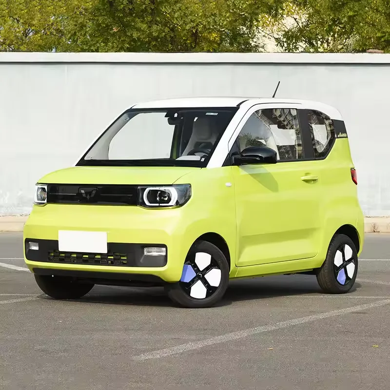 2024 Wuling Hongguang Mini EV Macaron 4-Seater Micro Model Online Sale New Energy Electric Car with 215km 170km Driving Range