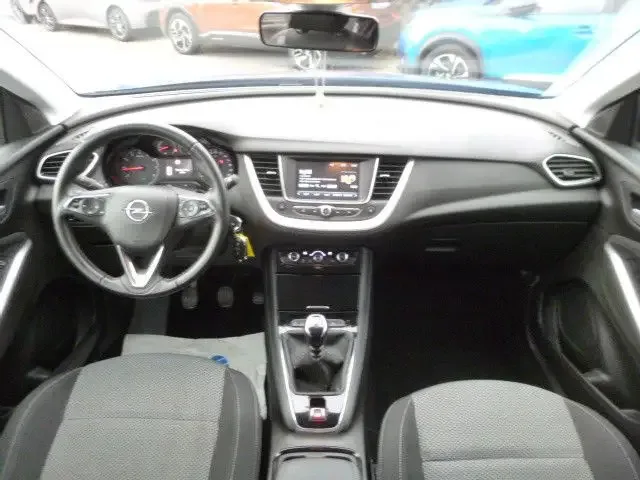Чистый роскошный Opel-Grandland (X) 15 CDTI SUV доступен для доставки
