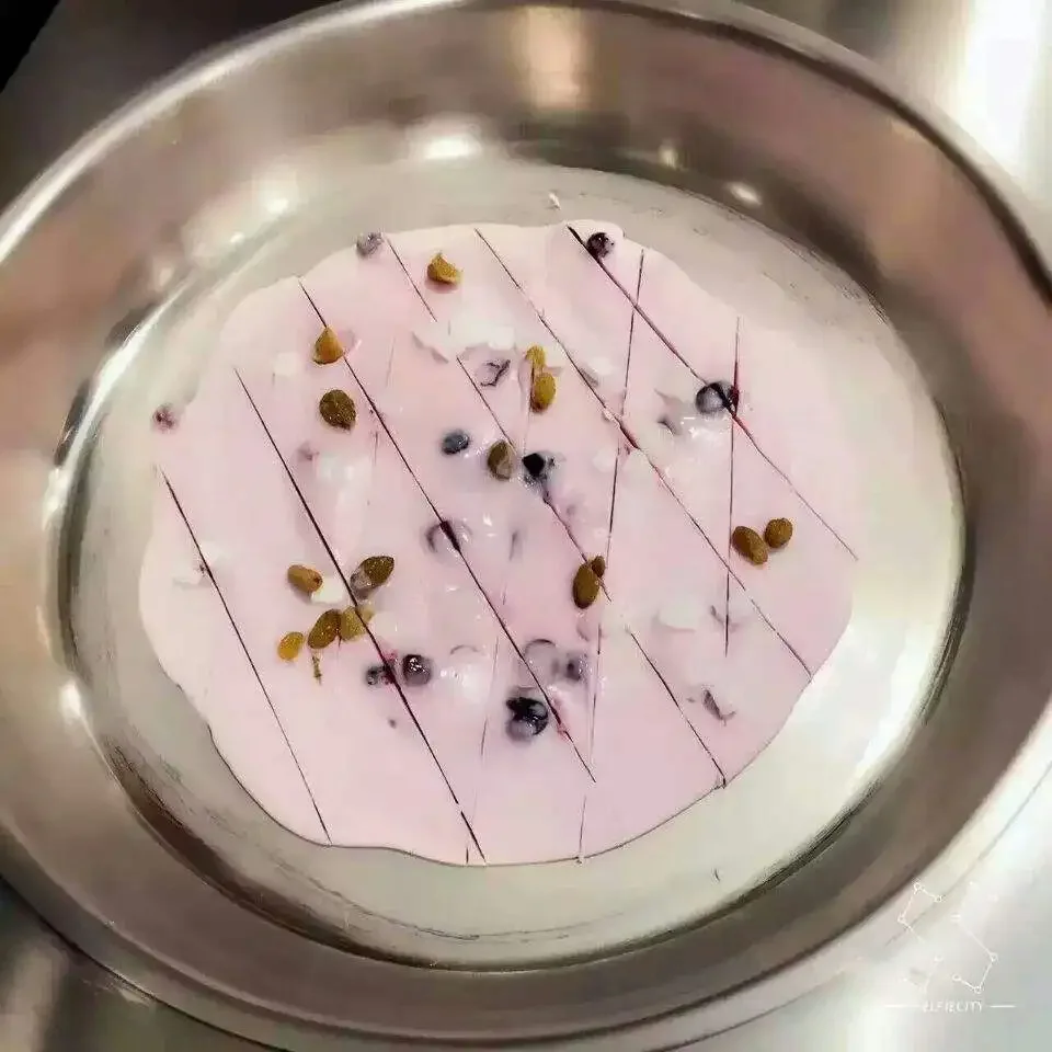 manual fried roll fried ice cream machine, stir fry with yogurt, fruits ice cream machine