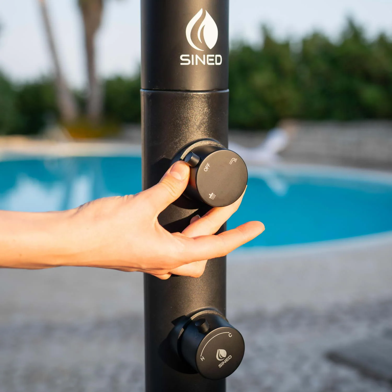 Prime Quality Italian Design Black Shower Hot Cold Water Outdoor Sined Black Moon Shower For Export