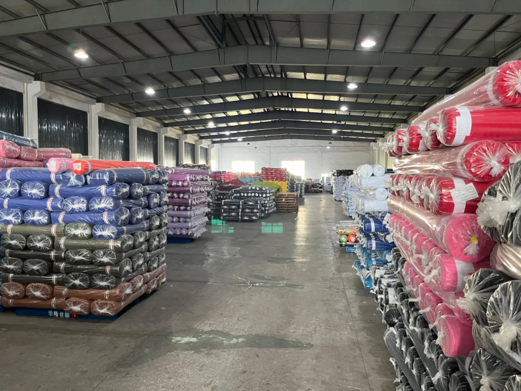 The factory directly supplies 100% polyester spandex cloth for tights and sportswear