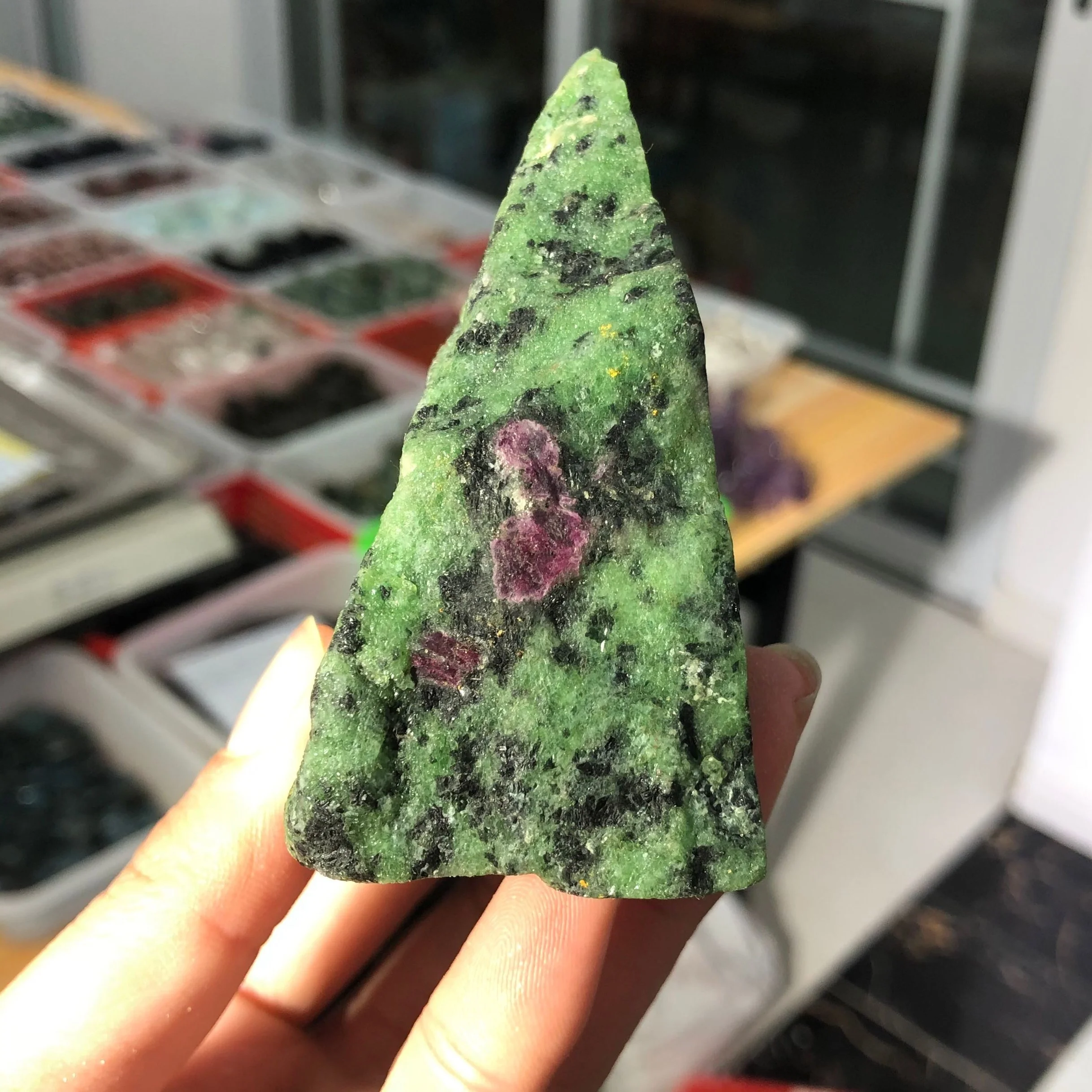 Hot Sale Natural Crystal Rock Raw Quartz Mineral Specimens Ruby Zoisite Healing Crystal