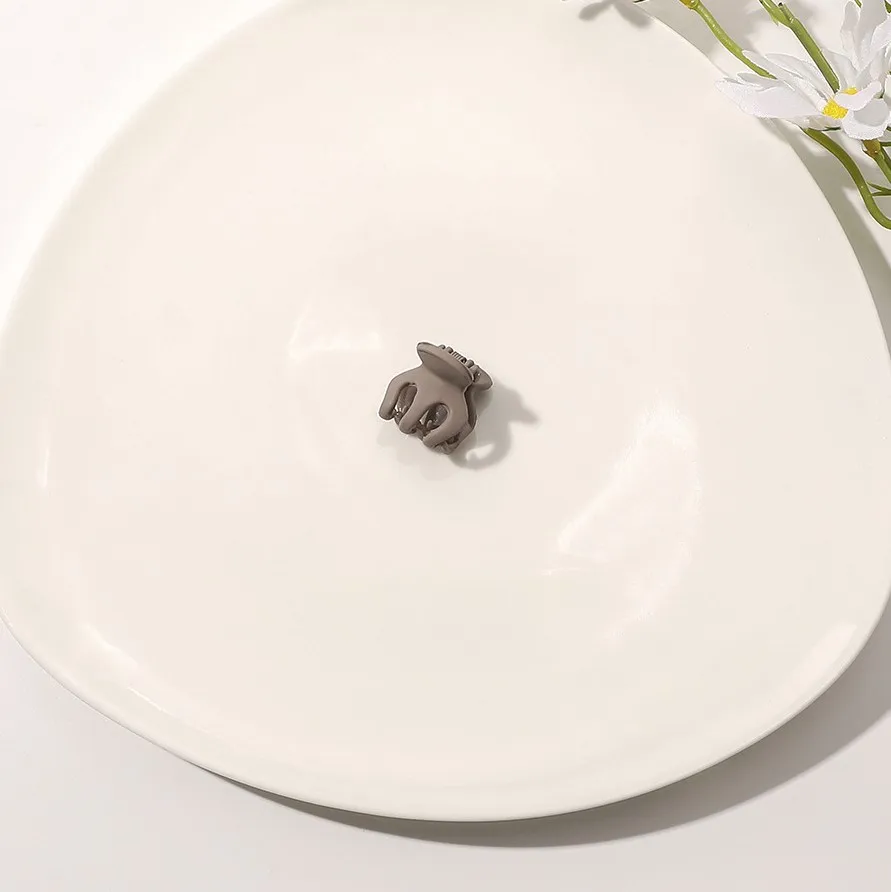 matte mini  2cm Hair Claws hollow small hair clip claw for girls and children