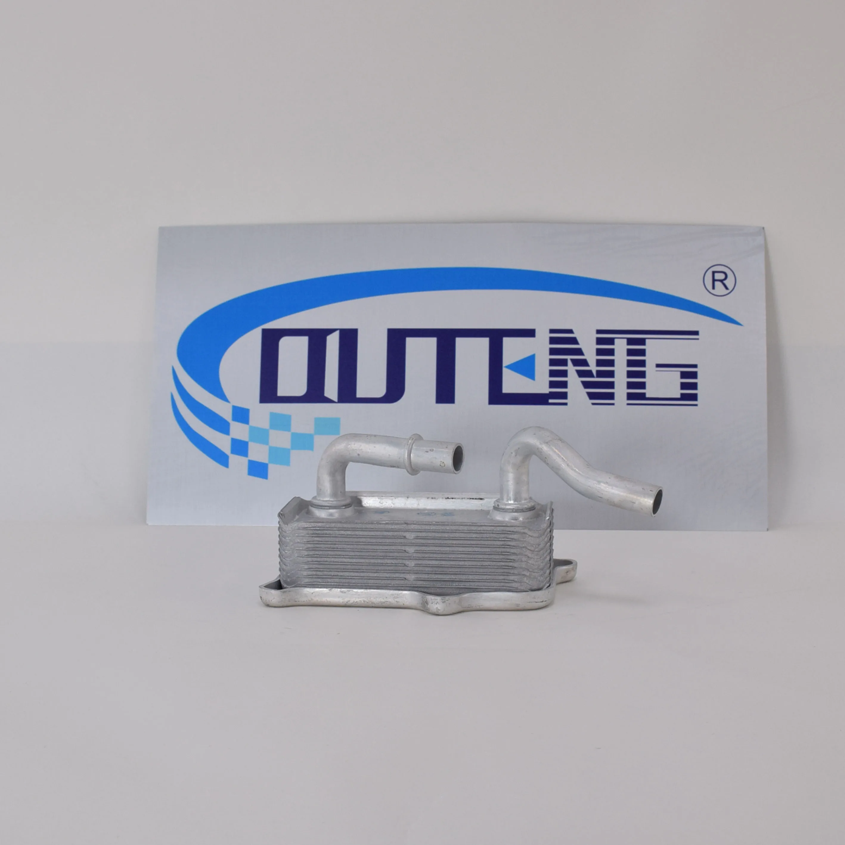 High quality Auto Parts Engine Oil Cooler for Mercedes Benz W164 W211 W203 W163 W211 1121800311 1121880401