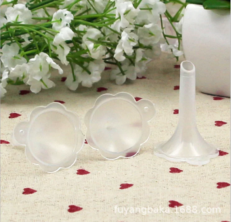 small mini cute plastic funnel with lace for Perfume cosmetic water laboratory Fill the bottle tool