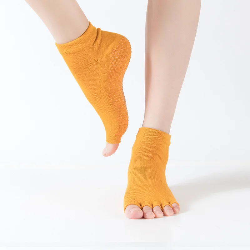 2023 Hot Selling M Fingers Cute 5 Toe Yoga Socks Wholesale