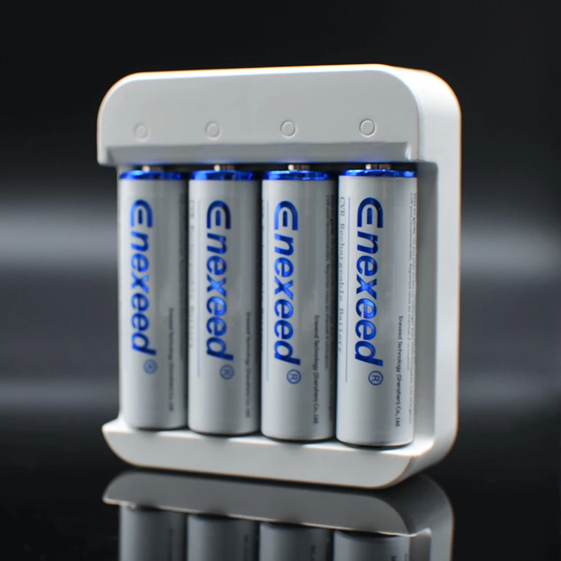High Quality USB Type-C Battery Rechargeable AA and AAA Battery Charger Universal 4 Slot 1.5v Smart Rechargeable Battery Charger