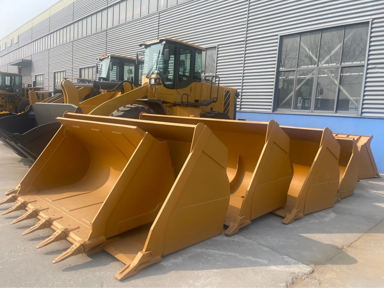 Special Offer New CAT Mini Loader Bucket for Construction Farming & Various Industries for Skid Loader