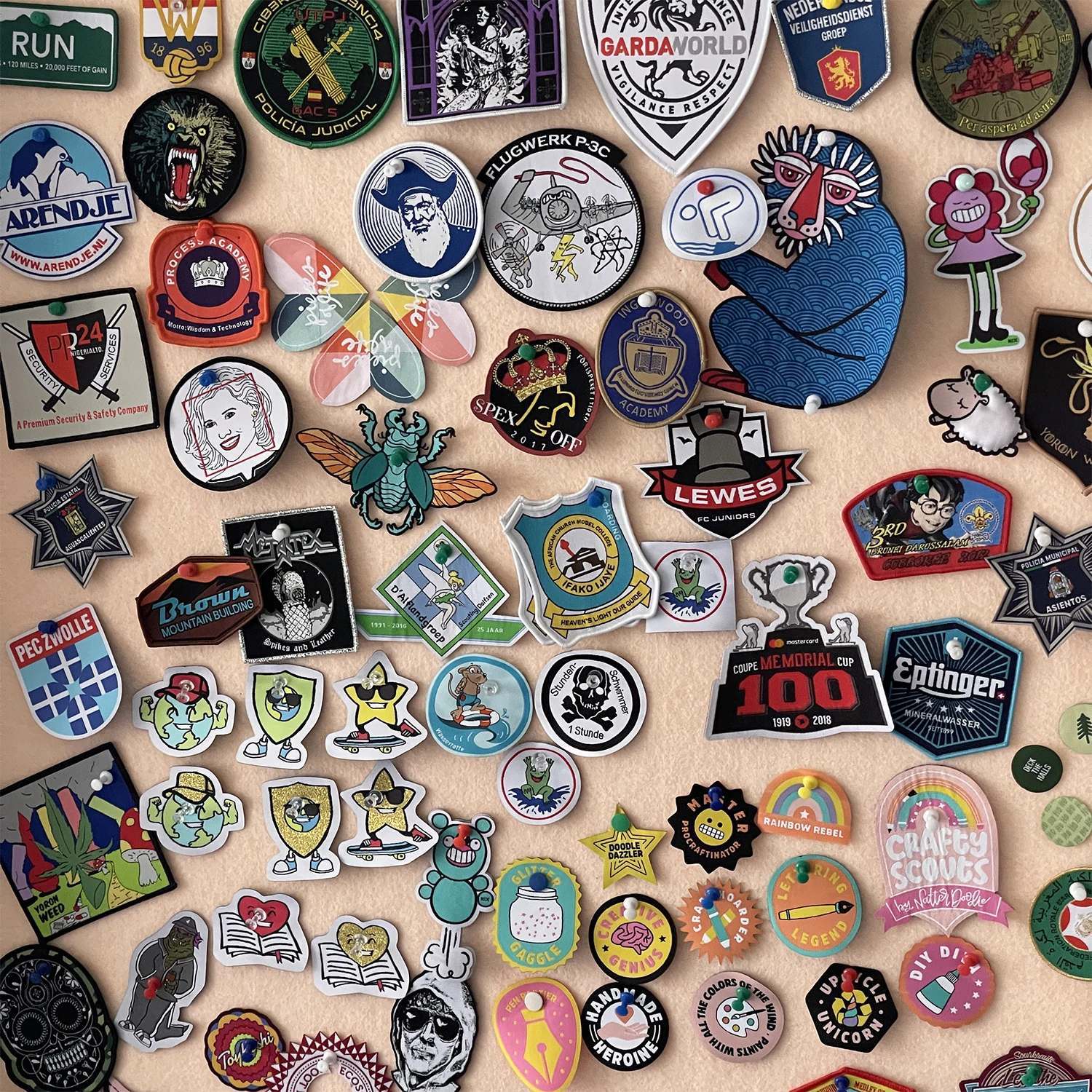 Factory Custom Design Logo Cotton Labels Uniform Clothing Apparel Heat Seal Iron on Custom Brand Name Logo Machine Woven Patches