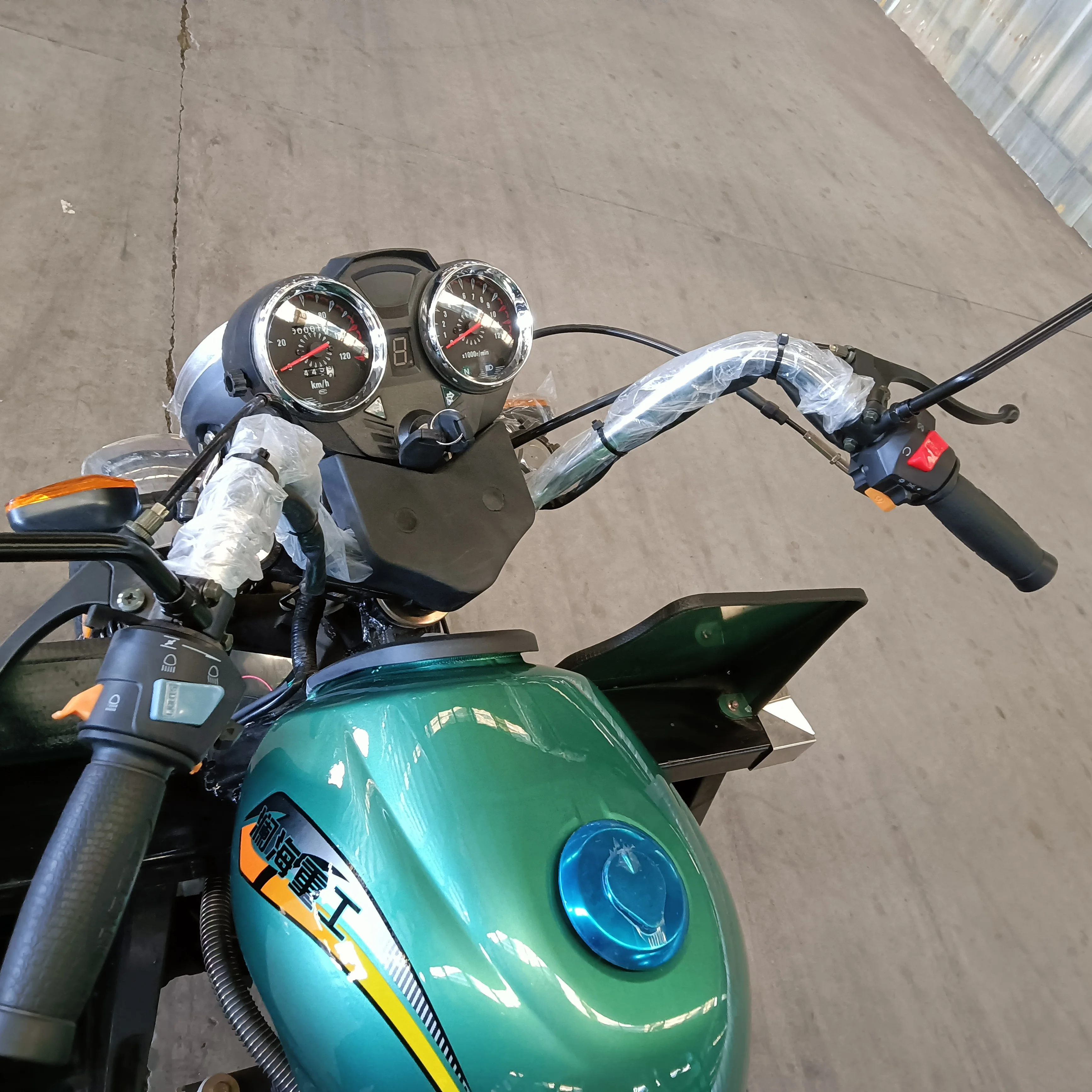 2024 китайский Грузовой Скутер 250cc с открытой гусеничной Электрический трехколесный велосипед мощной задней осью бензиновым топливом удобная загрузка