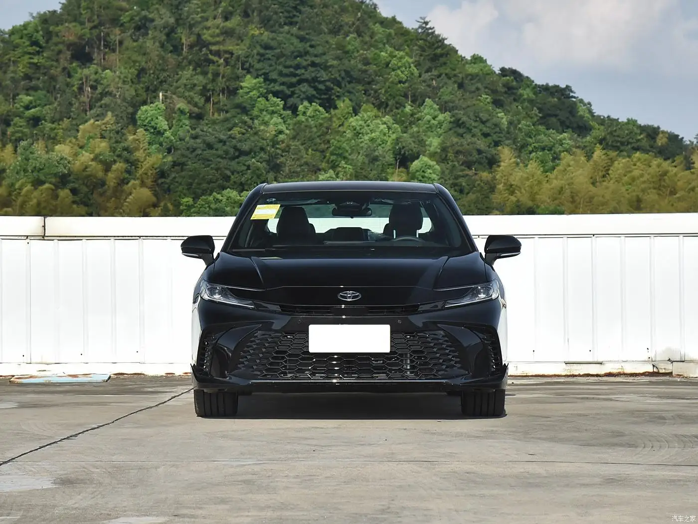 Лучшие продажи 2024 Toyoto Cemry для взрослых большие площади 0 км новые автомобили 4 двери 5 мест бензиновый седан сделано в Китае на экспорт