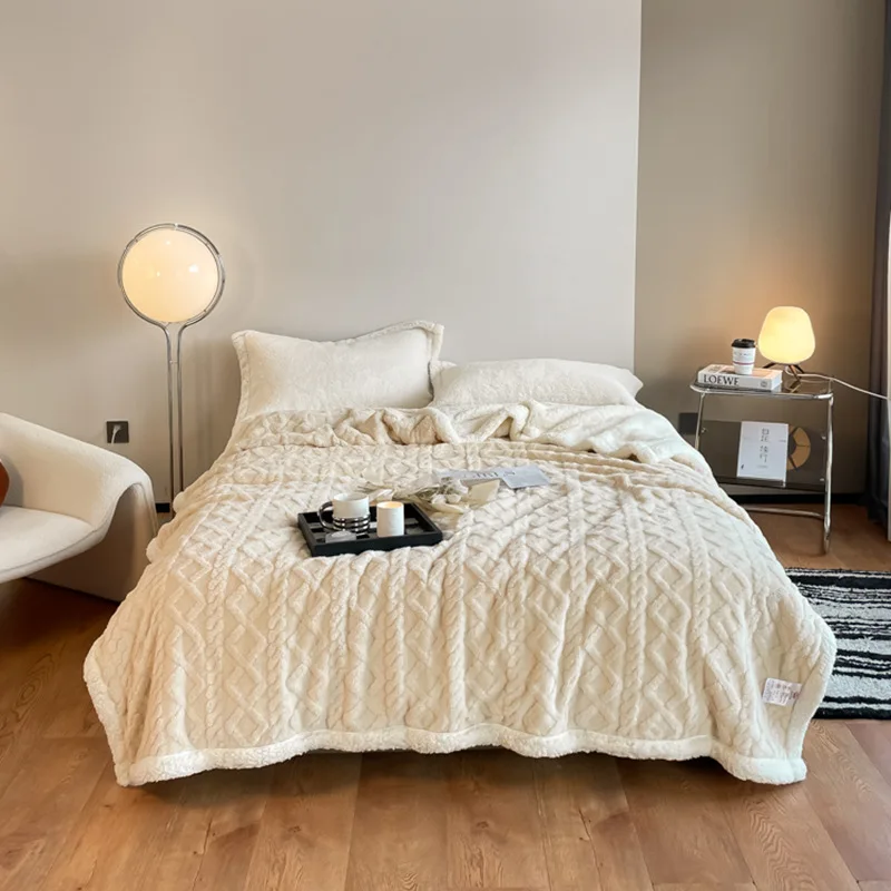 Wholesale 100% polyester plush blankets warm winter microfiber blanket for winter