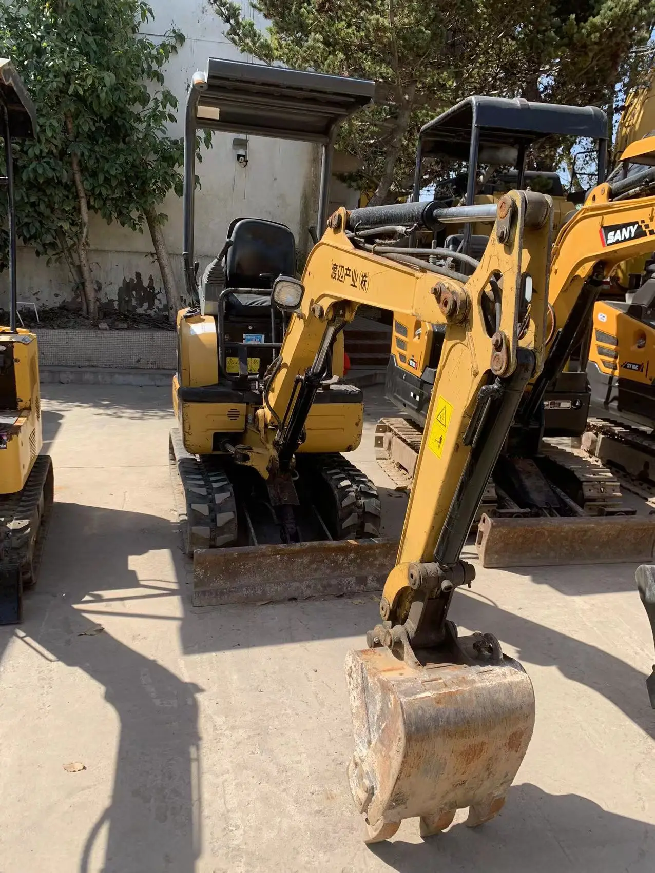 Used CAT 301.5 excavator in stock,Caterpillar Mini 301.5CR excavator for sale  IN SHANGHAI CHINA mini excavator