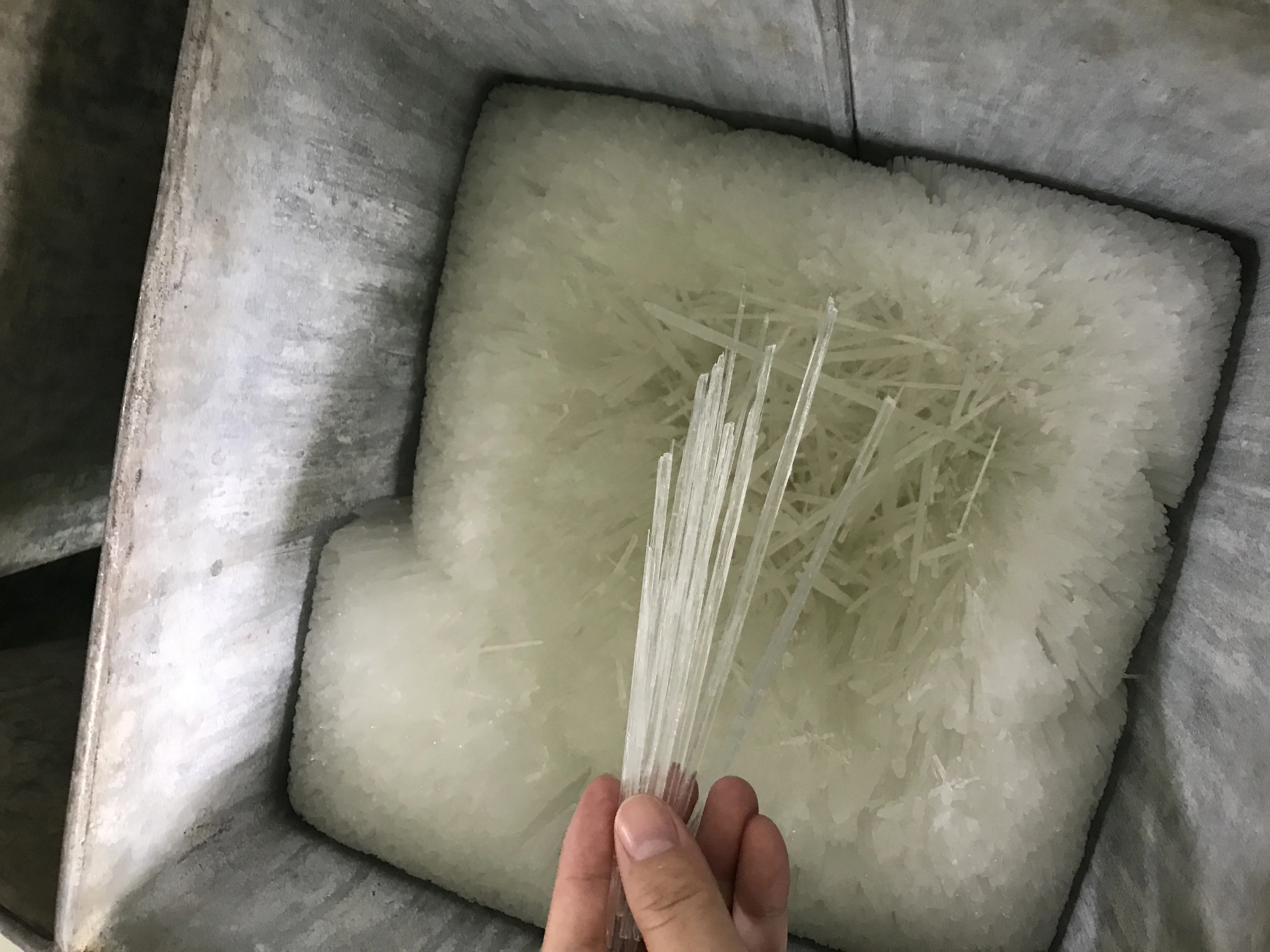 High purity L-Menthol / menthol crystals 99% with factory price CAS NO 2216-51-5