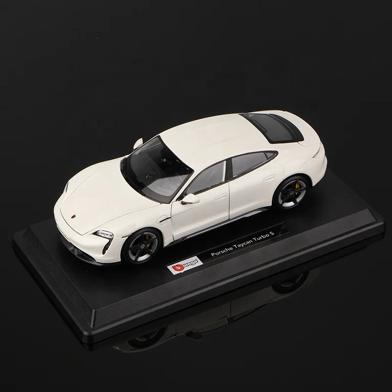 Модель 1:24 автомобиля из сплава