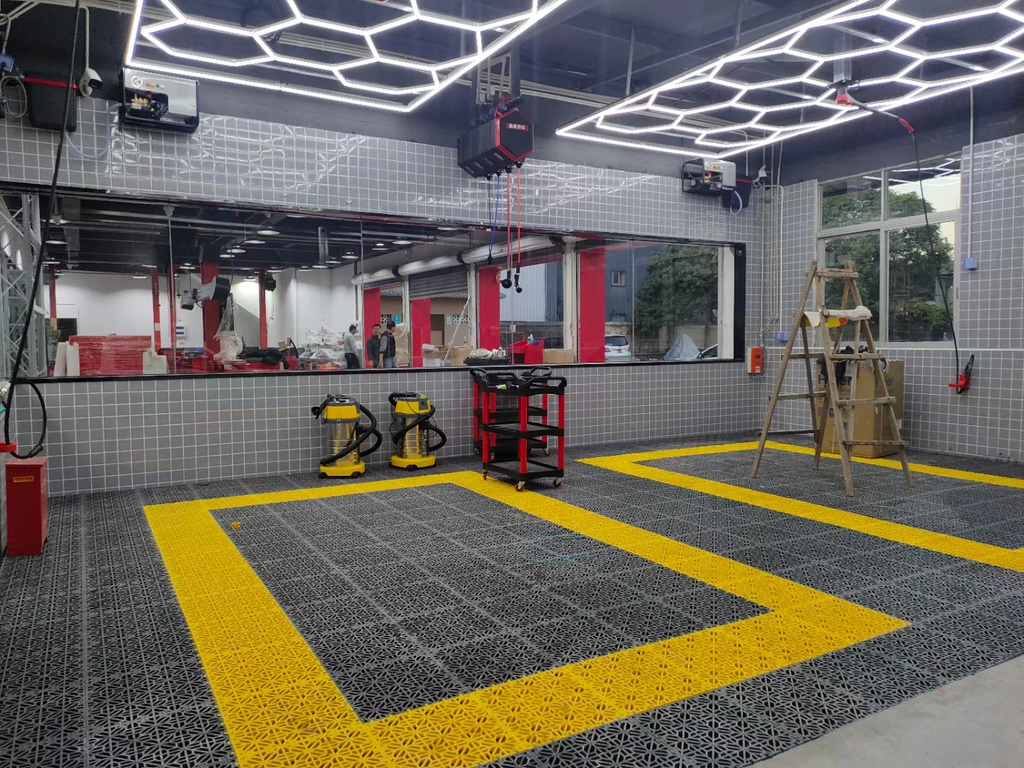 Waterproof car wash splicing grid grille plastic interlocking garage floor tiles