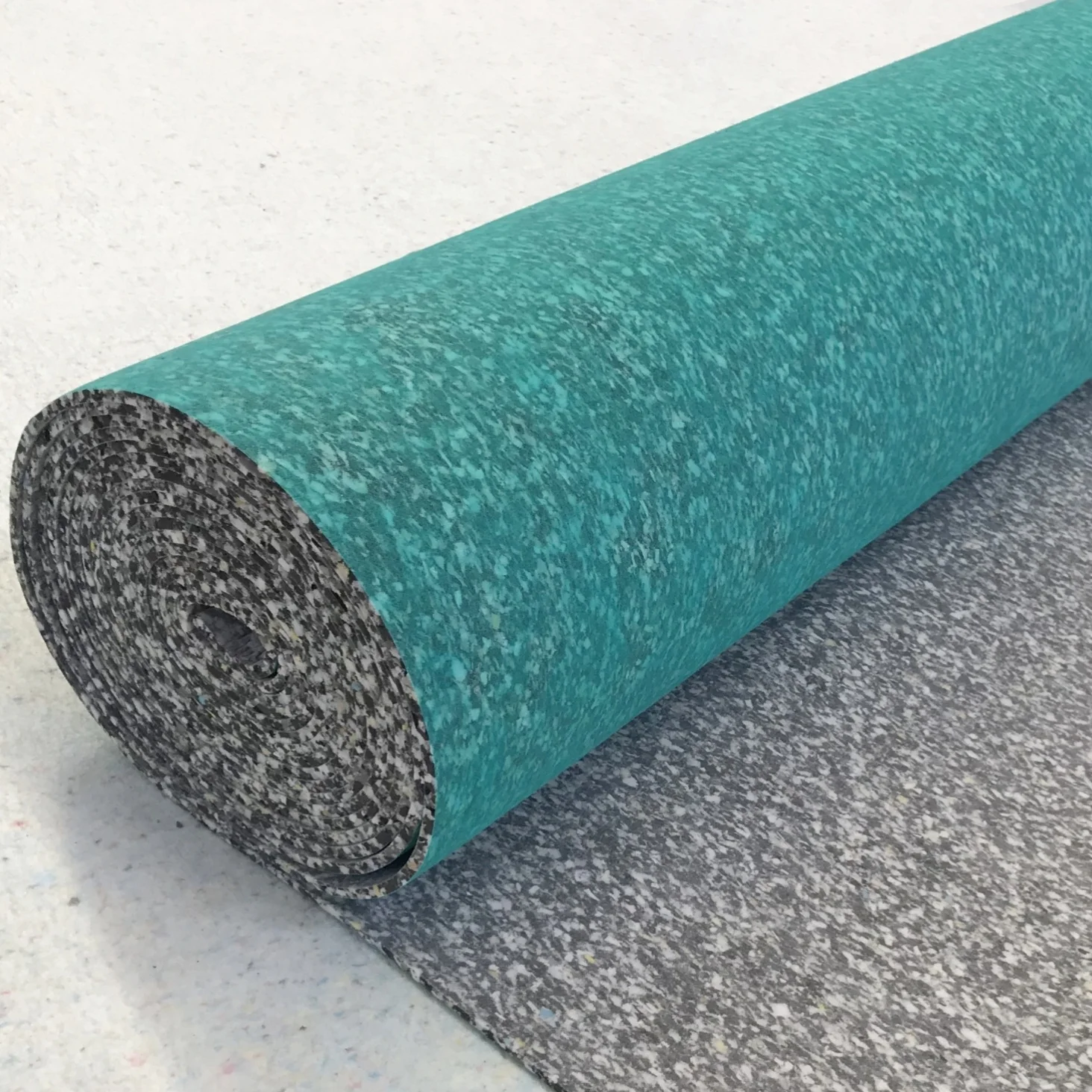 Soundproof non slip mat 9mm surface covered with PE film and non-woven fabric carpet underlay