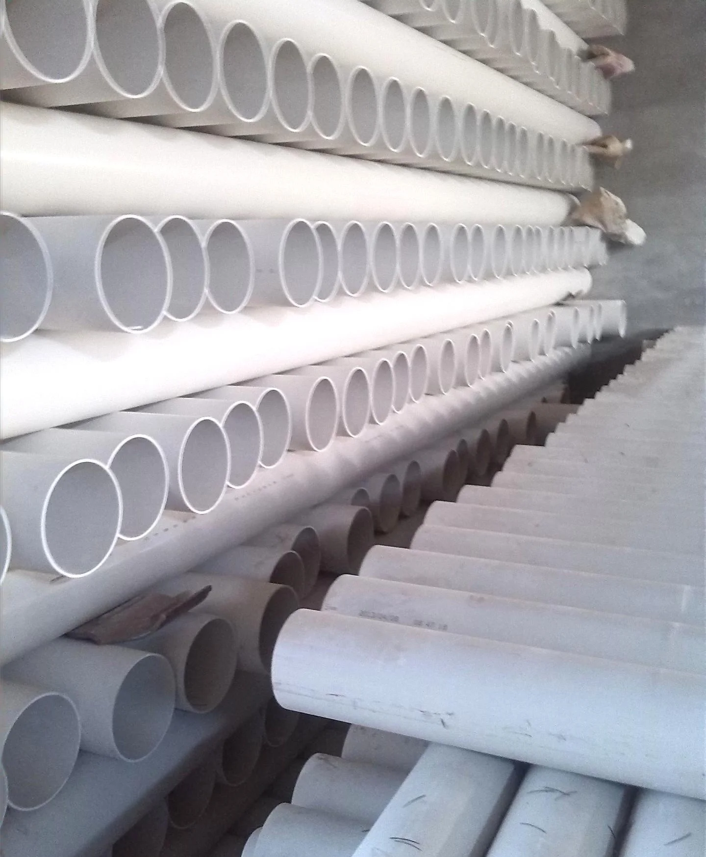 
PVC Schedule 40 pipe is used in irrigation, underground sprinkler systems, swim pools, outdoor applications cold water supply 