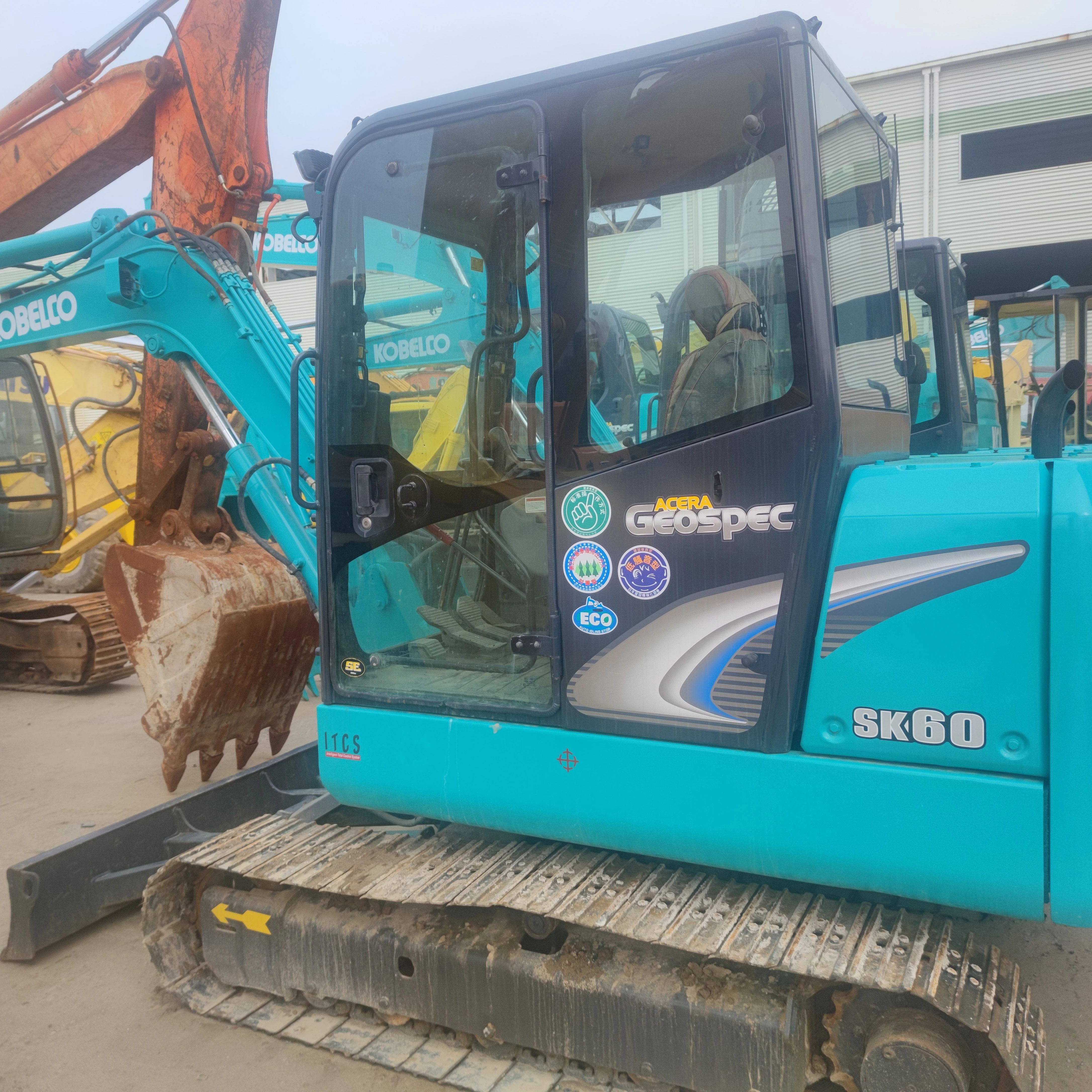 Гусеничный экскаватор б/у Kobelco sk60-8/Подержанный землеройный двигатель Японии SK 60 60-8