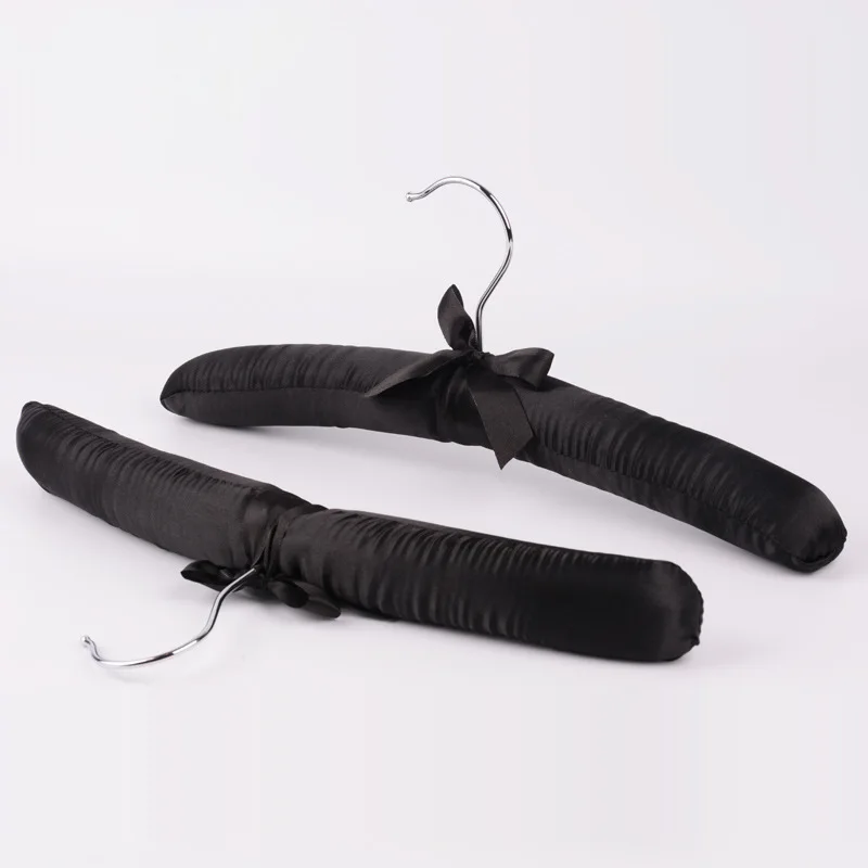 Custom Personalized satin padded hangers Durable high quality fabric non -slip satin clothes hanger