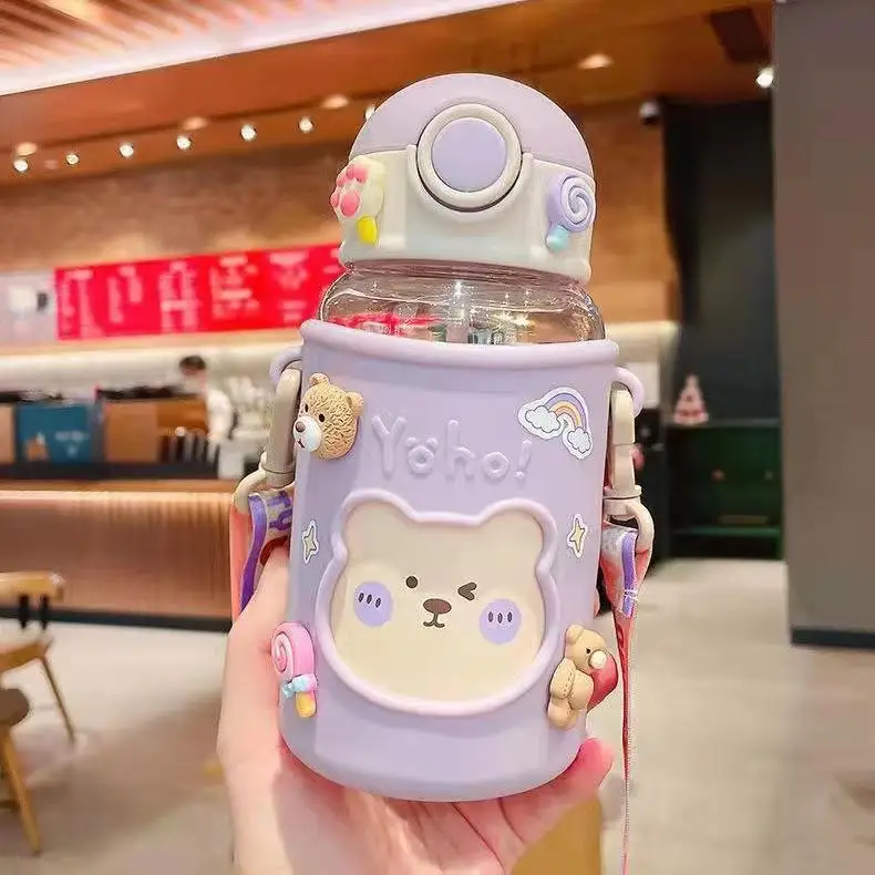 wholesale 620ml portable Leakproof  strap 3D sticker plastic water bottle with straw Cute kids student children bear bottle