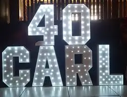 3D светодиодная акриловая надпись с надписем для внутренних/наружных стен розовые белые красные световые эффекты алюминиевый материал переменного тока