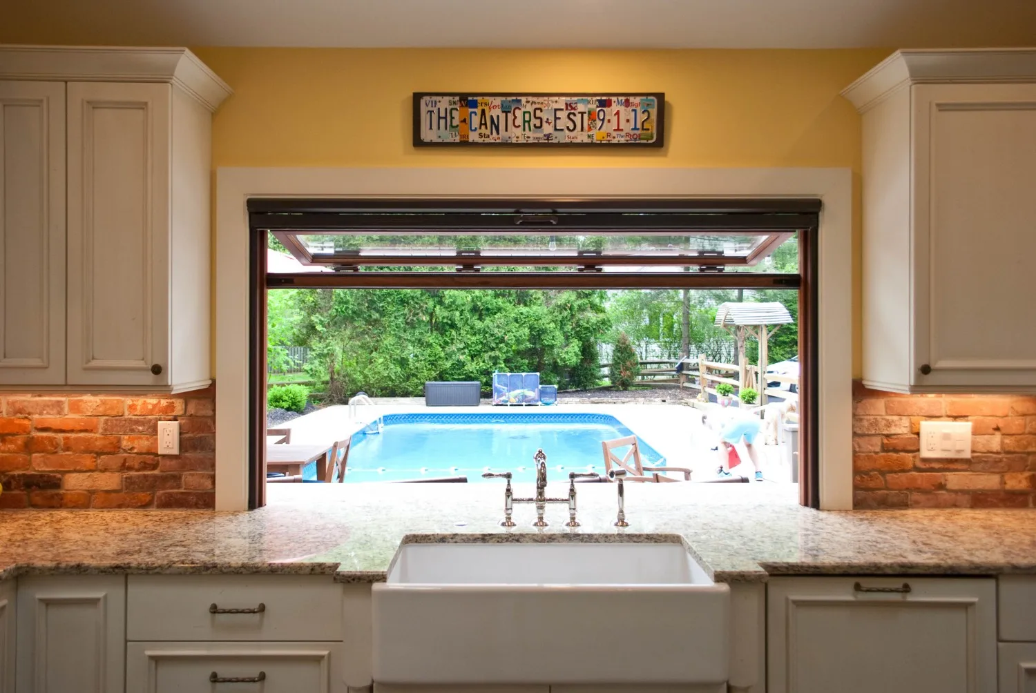 Aluminum alloy vertical folding window super landscape commercial windows suitable for shops and kitchens