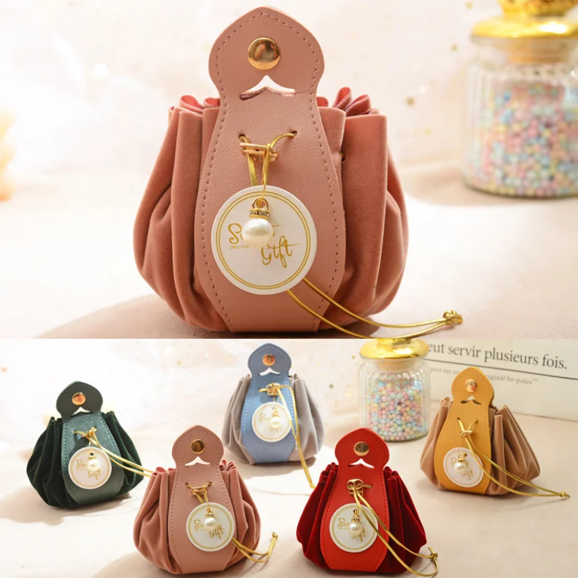 2022 Saudi Hot Sale Wedding Candy Bag PU Leather Velvet Drawstring Pouch Creative Wedding Favors Package Box Guests Gifts Bag
