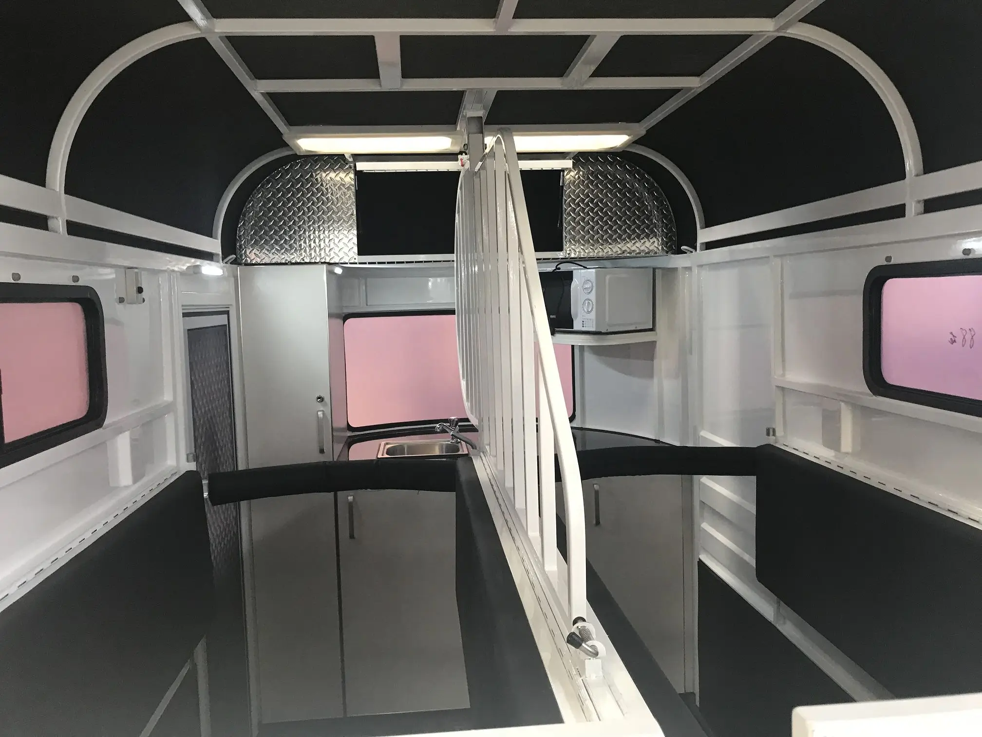 
deluxe horse float for 2 horse straight load 