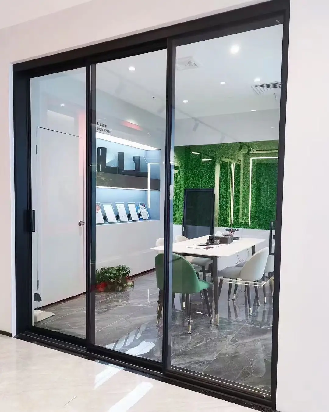 Excellent Quality Luxury Narrow Frame Lock Aluminium Sliding Door 8-Ftx9-Ft-Sliding-Glass-Doors