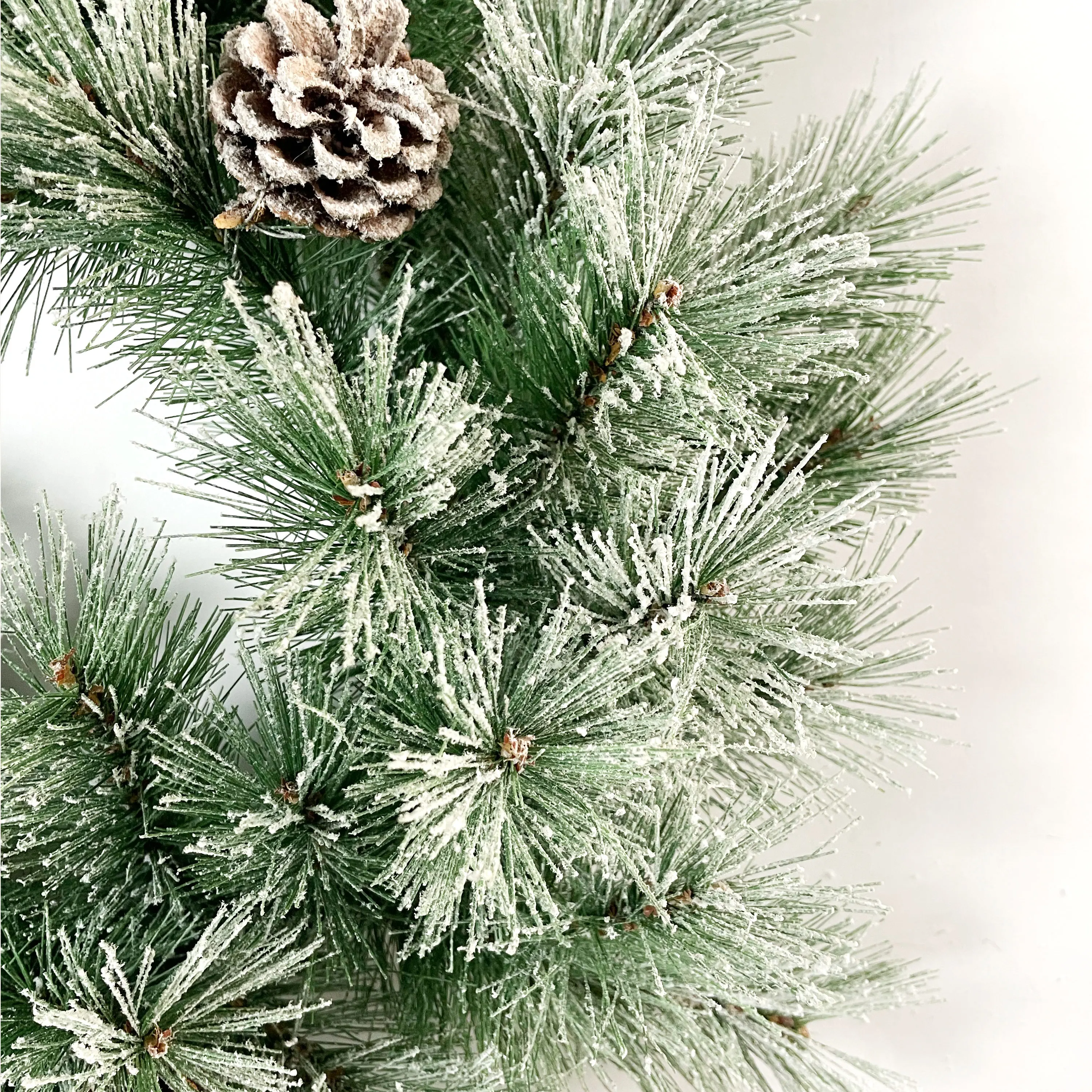 2024 Wholesale Christmas Artificial Garland Christmas Frosted Christmas Wreath with Pine Cones