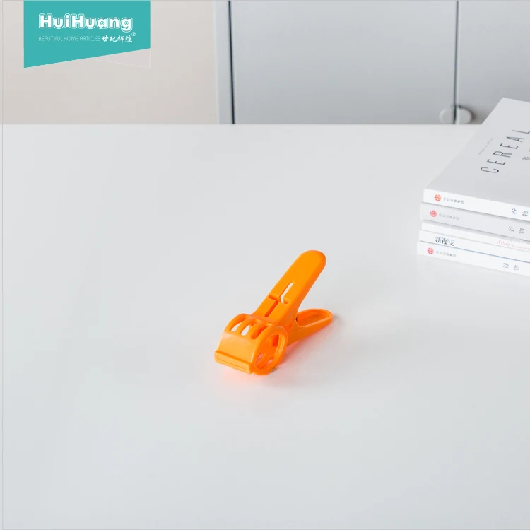 
factory direct sell windproof good quality 4pcs/set plastic beach towel clips wholesale large clothes pegs towel clips 