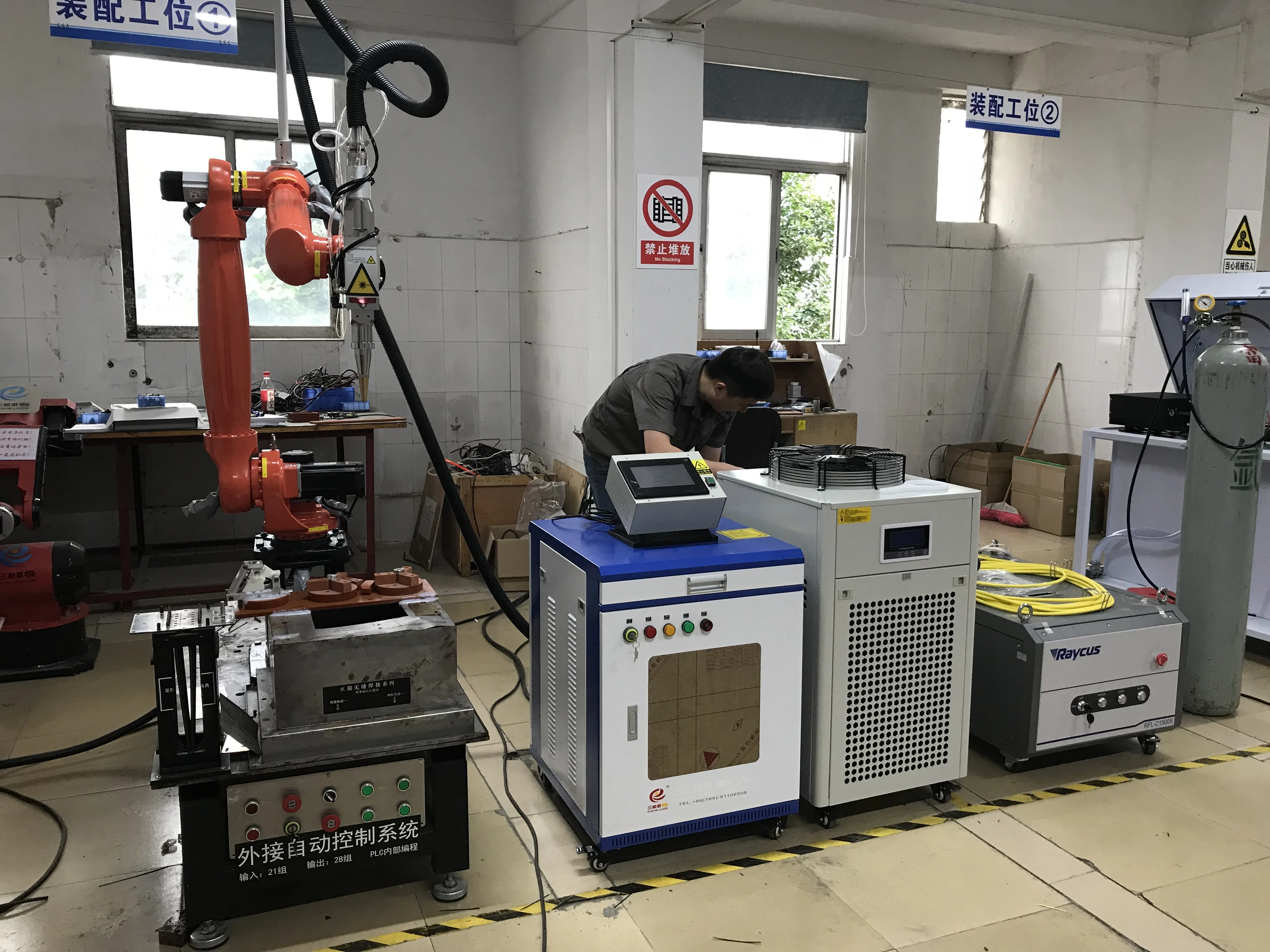 
Manufacturer 1500W CCD hand held fiber optic laser welding machine used for stainless steel <span style=