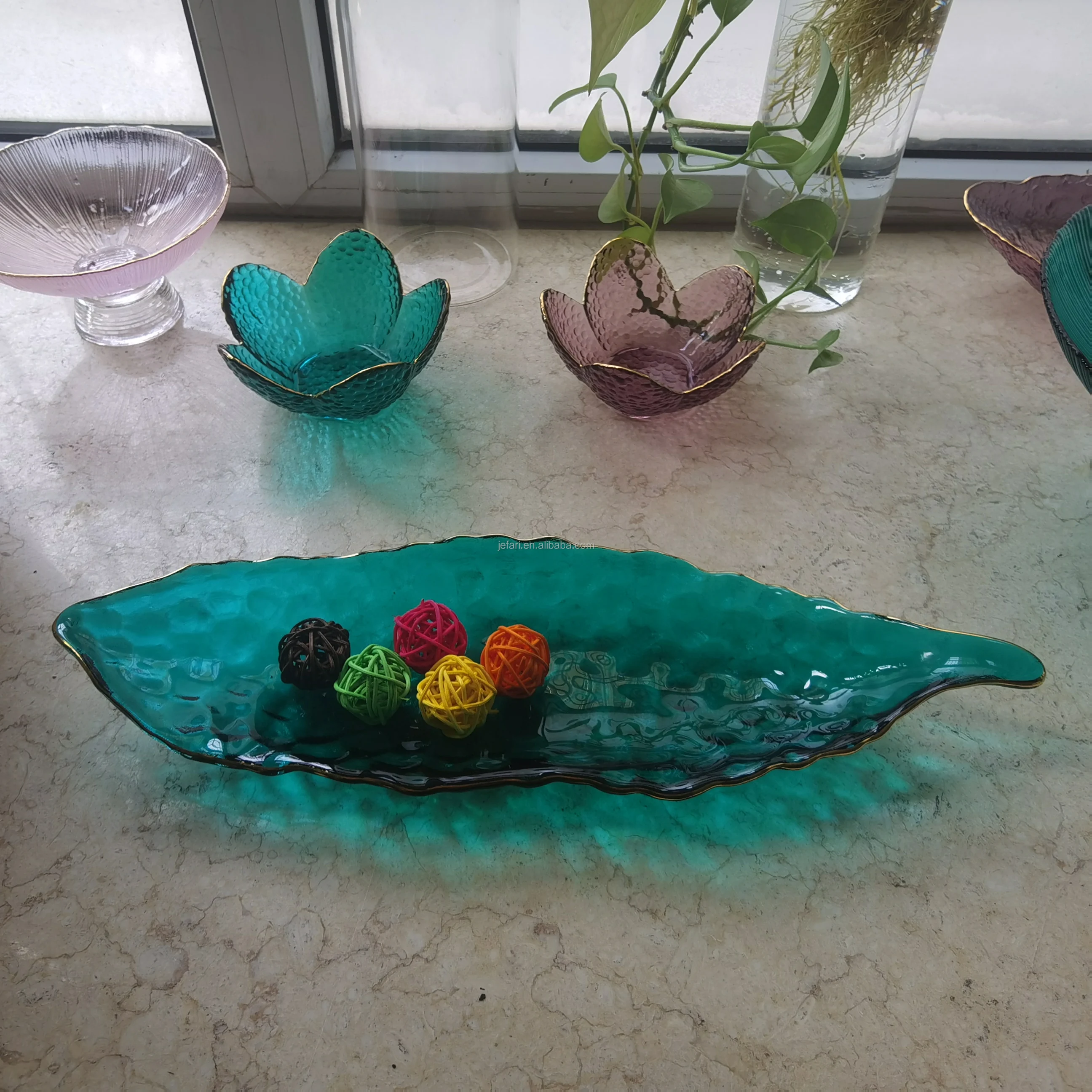 Pea Pod Shaped Irregular Glass dry Fruits serving Tray For Wedding Ceremony