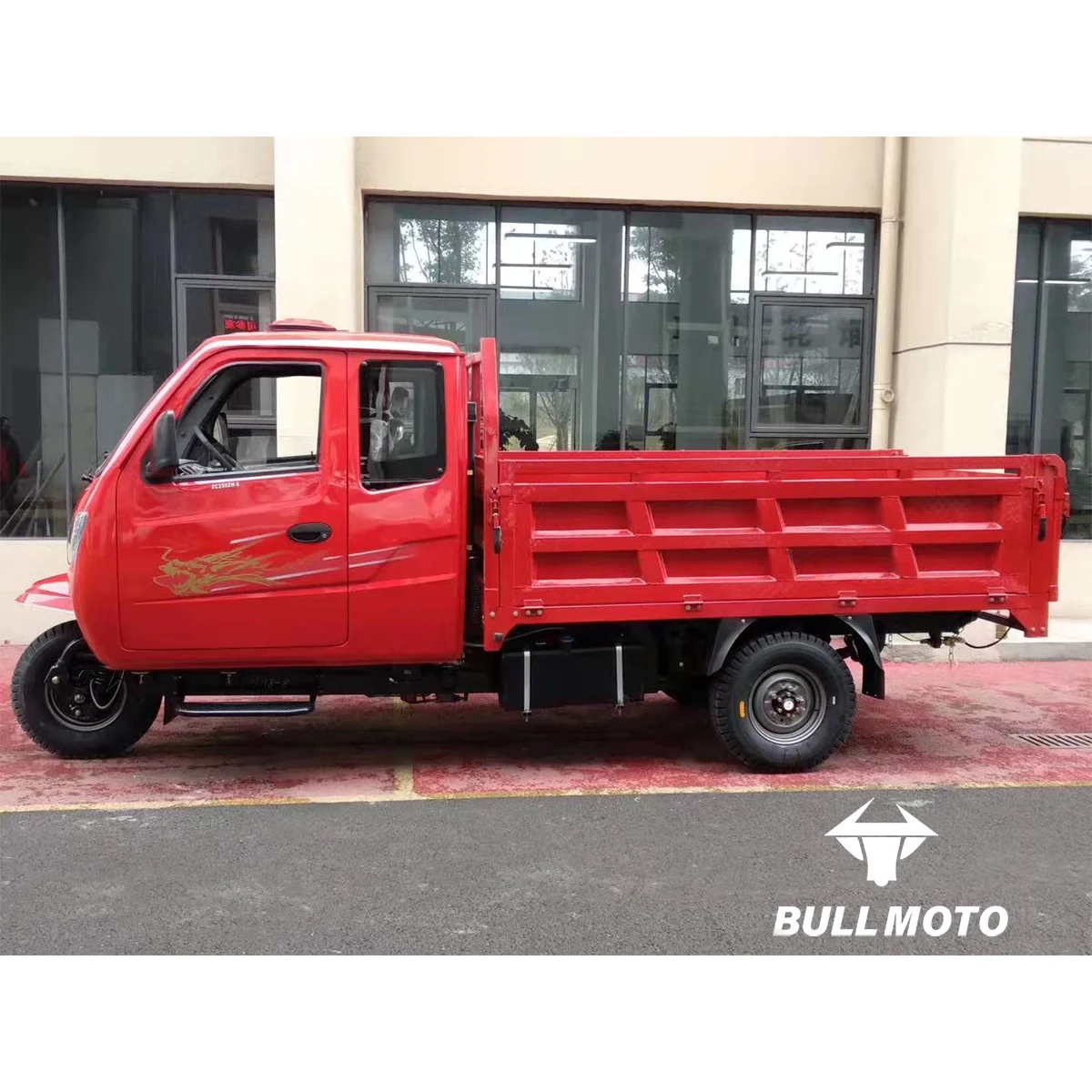 China Well Sell Truck Three Wheel Cargo Tricycle 500cc Super Power Motorized Trike Bike With Closed Cabin