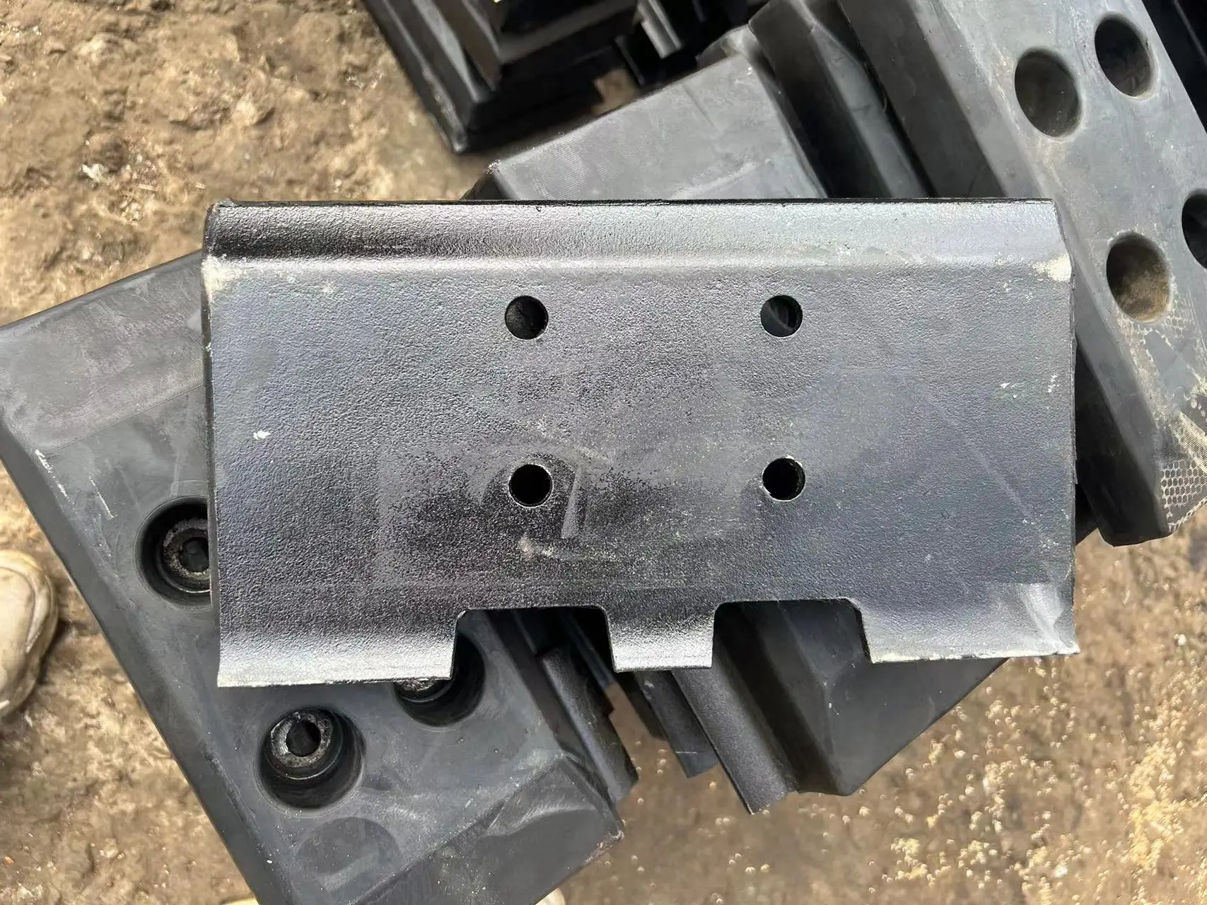 Best Price 300mmX130mm asphalt paver parts chassis parts 300MM one unit rubber track pads
