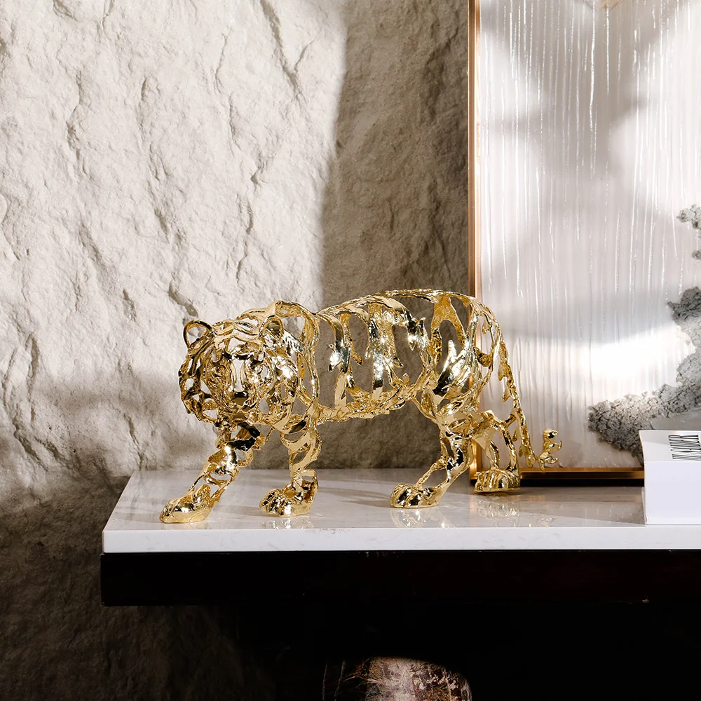 Desktop Aesthetic Room Decor Metal Art Sculpture Tiger Statue Home Decoration Tv Stand Decoration For Home Accessories