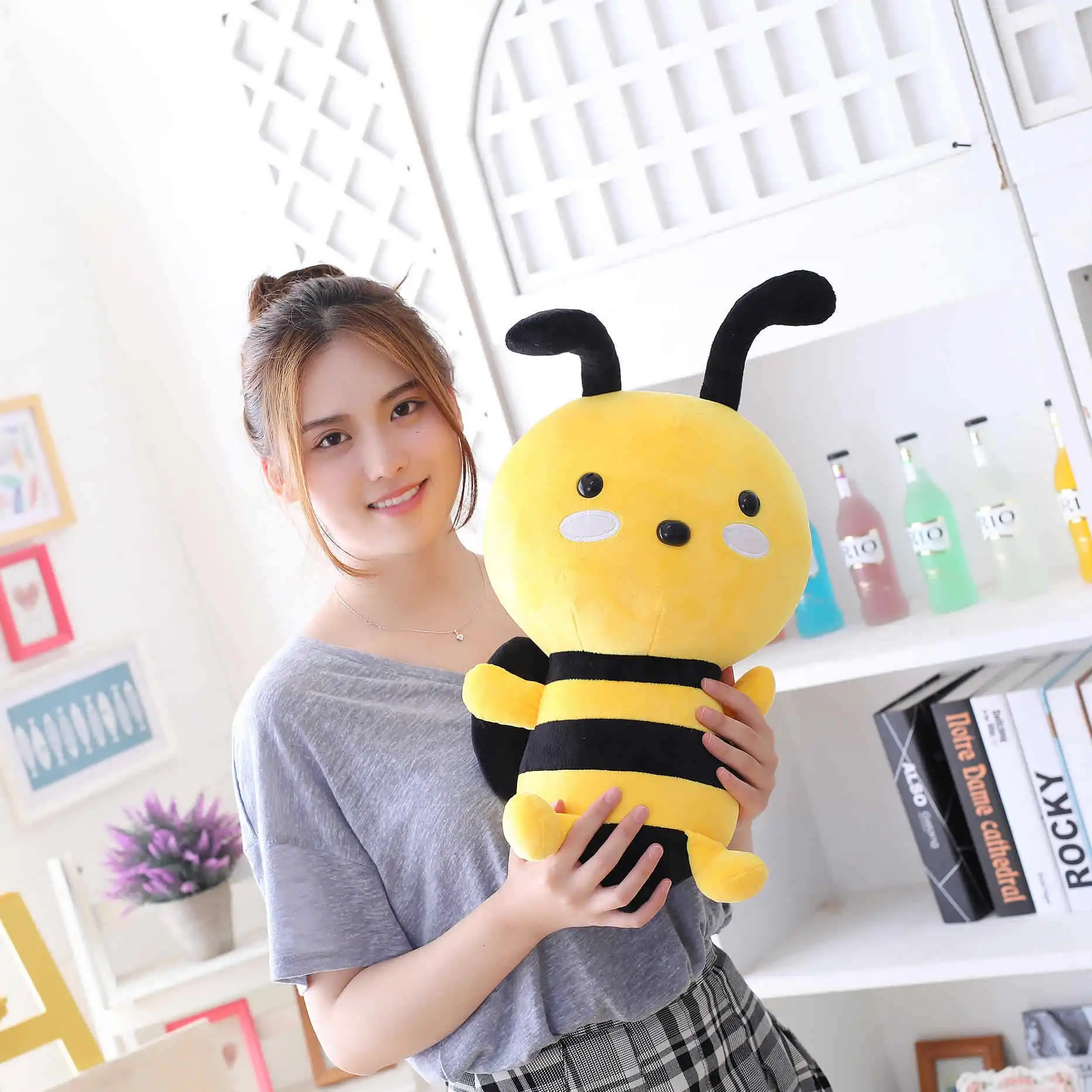 Link Brand Cute Little Bee Pillow Kindergarten Holiday Event Gift Plush Doll