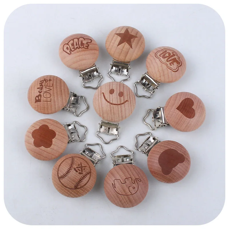 Custom Engraved Logo Natural Beech Wood Pacifier Clip Bead Wholesale Teether Accessories Baby Pacifier Clip 2022 New Design