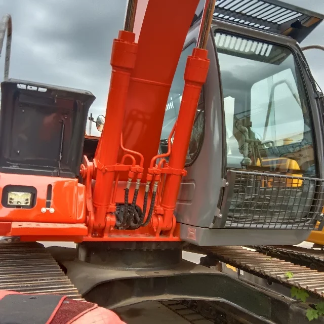 Б/у Hitachi EX120-3 Средний экскаватор с двигателем Cummins и компонентами гусеничного типа