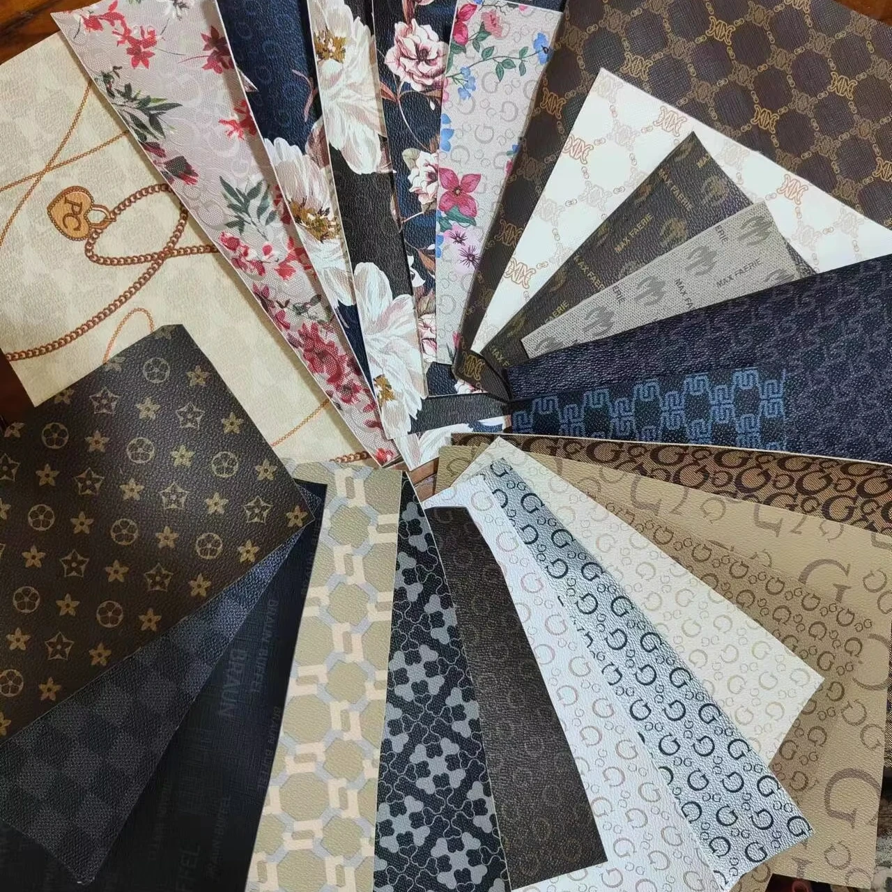 High Quality PVC Artificial Synthetic PU Leather Fabric Faux Leather with 500 Meters Knitted Backing for Bag Use Leader CN;JIA