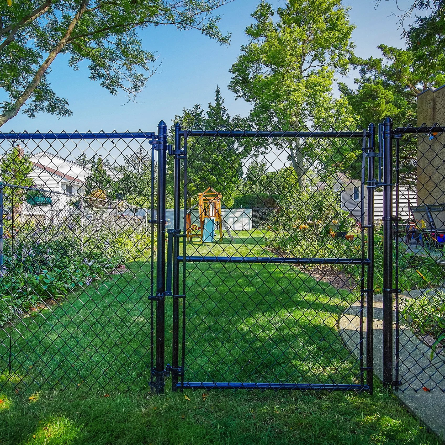 Chain Link Fence Iron Galvanized Heavy Duty Electric Hot Dopped Galvanized Black Plastic coated Chain Link Fence for Sale