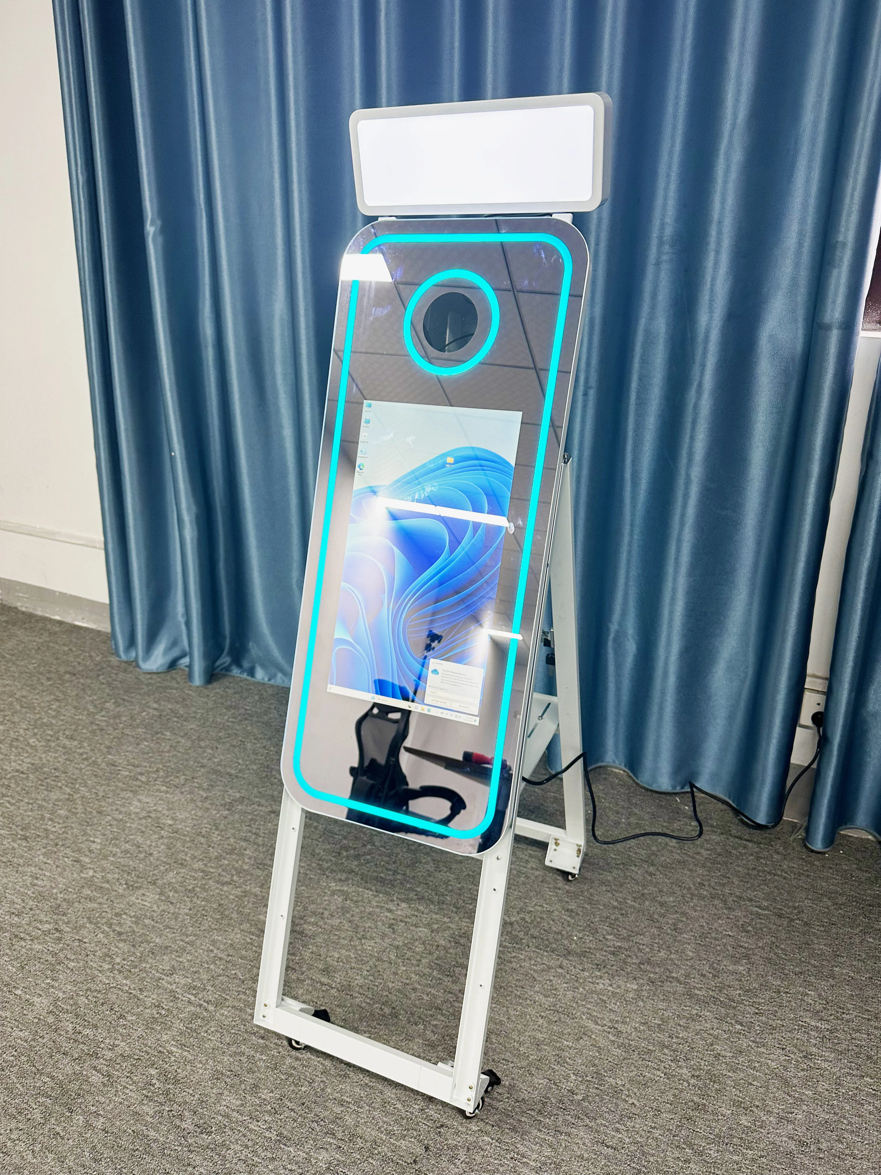 new arrival 40 inch Mirror Photo Booth Machine selfie portable booth For events Led Light camera printer Booth Weddings events