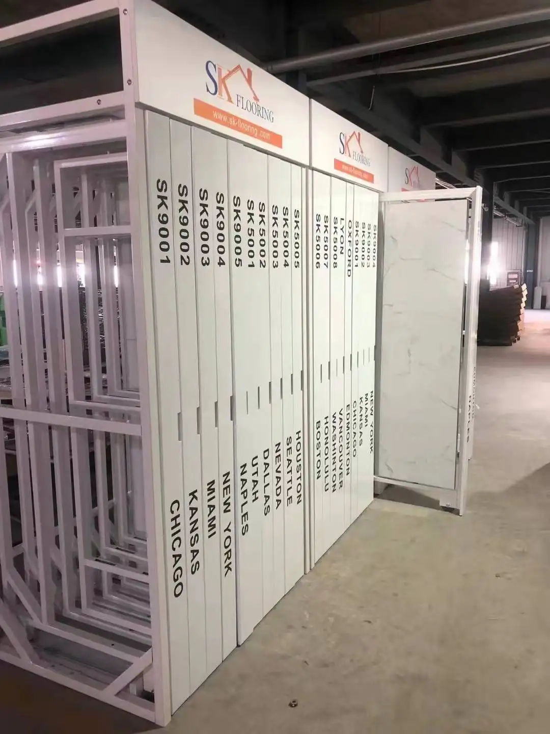 OEM Production Metal Custom Hanging Car Floor Mat Home Textile Curtain Rug Carpet Wood Board Shops Showroom Sample Display Rack