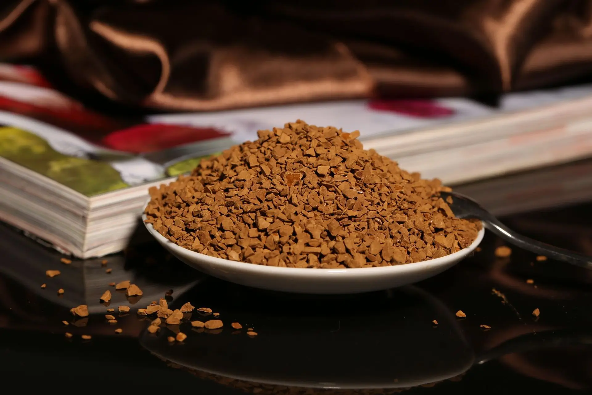 Instant freeze-dried coffee powder Sugar-free pure coffee raw material of Yunnan Pu 'er freeze-dried coffee